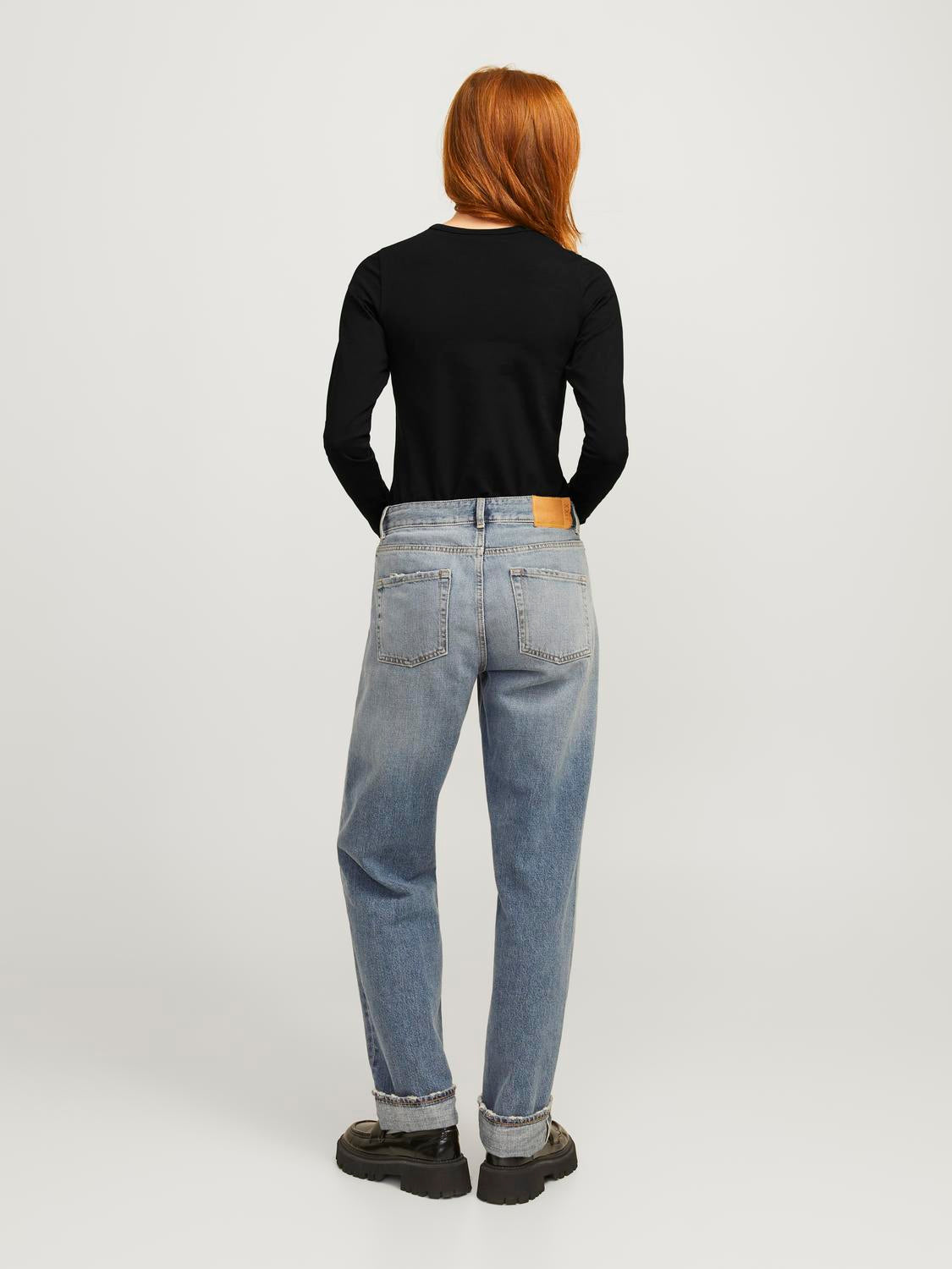 model_shot-back